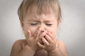 cosa fare se il tuo bambino soffrisse di reflusso