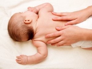 il massaggi infantile aiuta il tuo bambino ad avere un sonno sereno
